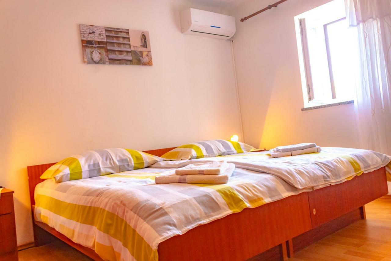 Kuca Za Odmor Kornic Villa Buitenkant foto